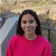 Estudiante de derecho graduada con mención de honor en Bachillerato de humanidades con experiencia como profesora particular.